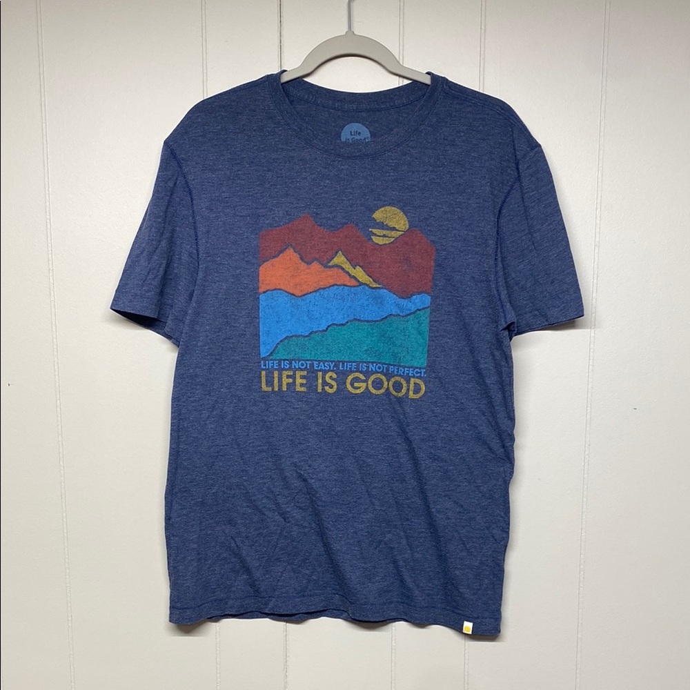 Life is Good Men's Blue Mountains Tee, Men’s Size M